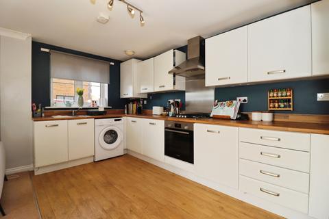 2 bedroom flat for sale, Honeysuckle Road, Lyde Green, Bristol, BS16