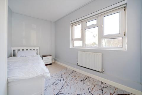 2 bedroom flat to rent, Macroom Road, London W9