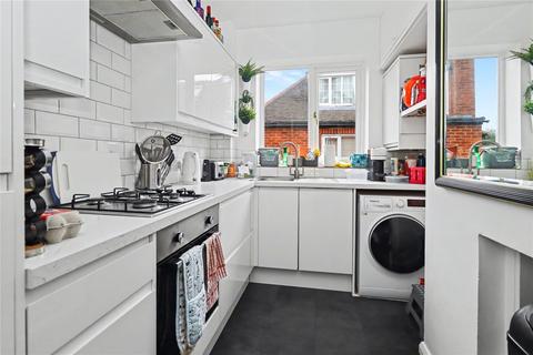 2 bedroom flat for sale, Claremont Avenue, Surrey GU22
