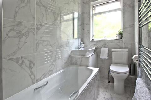 2 bedroom flat for sale, Claremont Avenue, Surrey GU22
