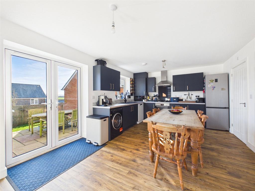 Kitchen / Dining
