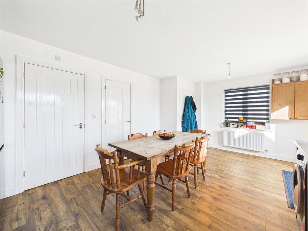 Kitchen / Dining
