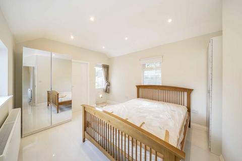 2 bedroom flat to rent, Lichfield Grove, London N3
