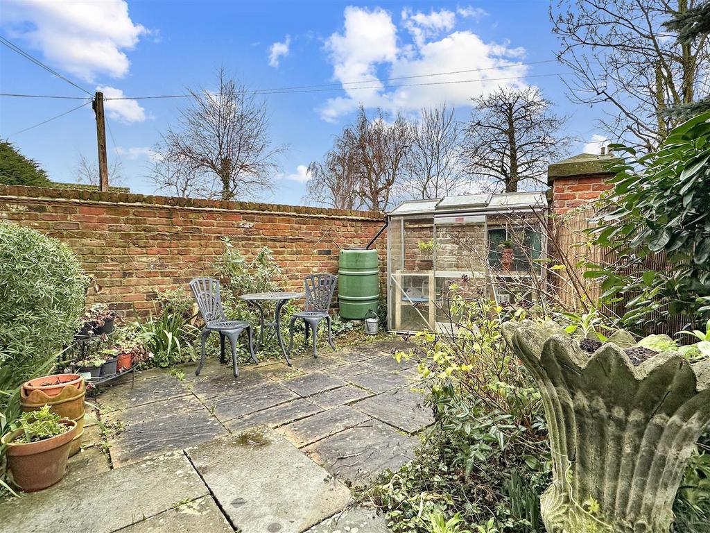 Private Paved Courtyard 845