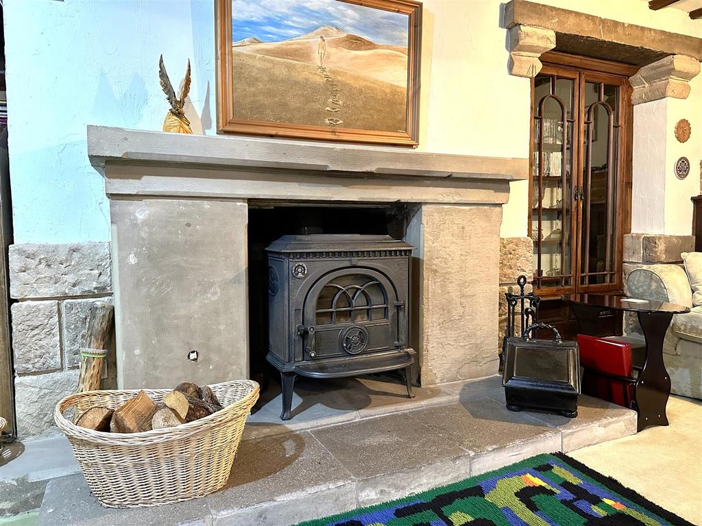 Stone Fireplace With Gas Fire 990