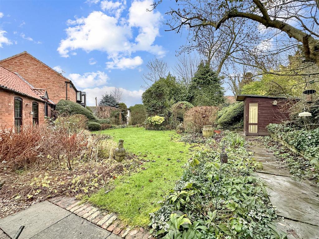 Beautifully Established Garden 866