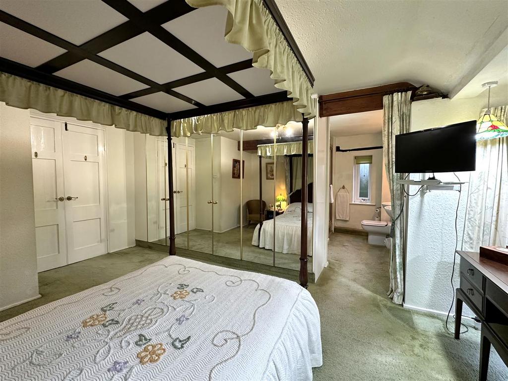 Bedroom One Into En-Suite 895