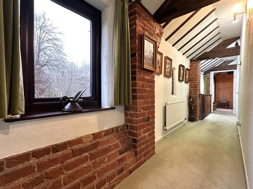 Upper Hallway 938