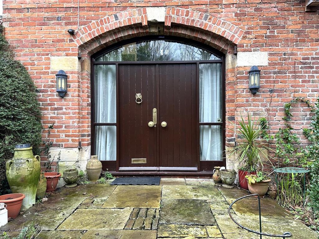 Inviting Entrance 851