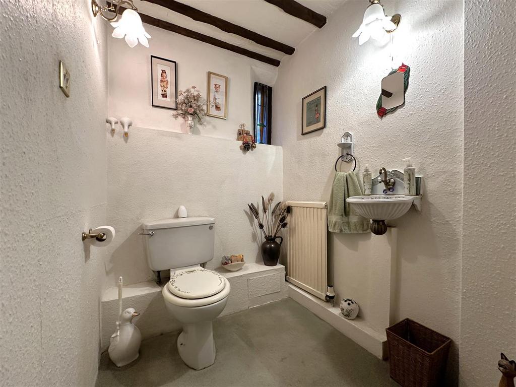 Ground Floor W.C 035