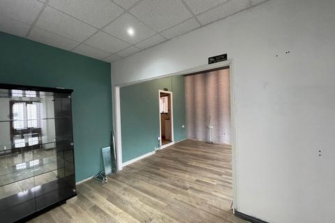 Retail property (high street) to rent, 28 Corringham Rd Stanford Le Hope SS17 0AH