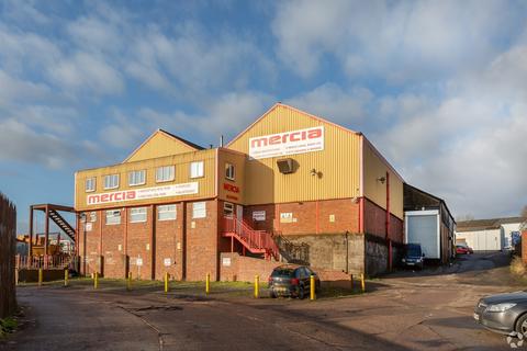 Factory to rent, Dudley Central-Trading Est Shaw Rd Dudley DY2 8QX