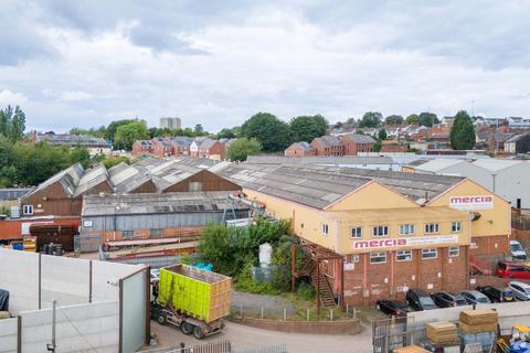 Factory to rent, Dudley Central-Trading Est Shaw Rd Dudley DY2 8QX