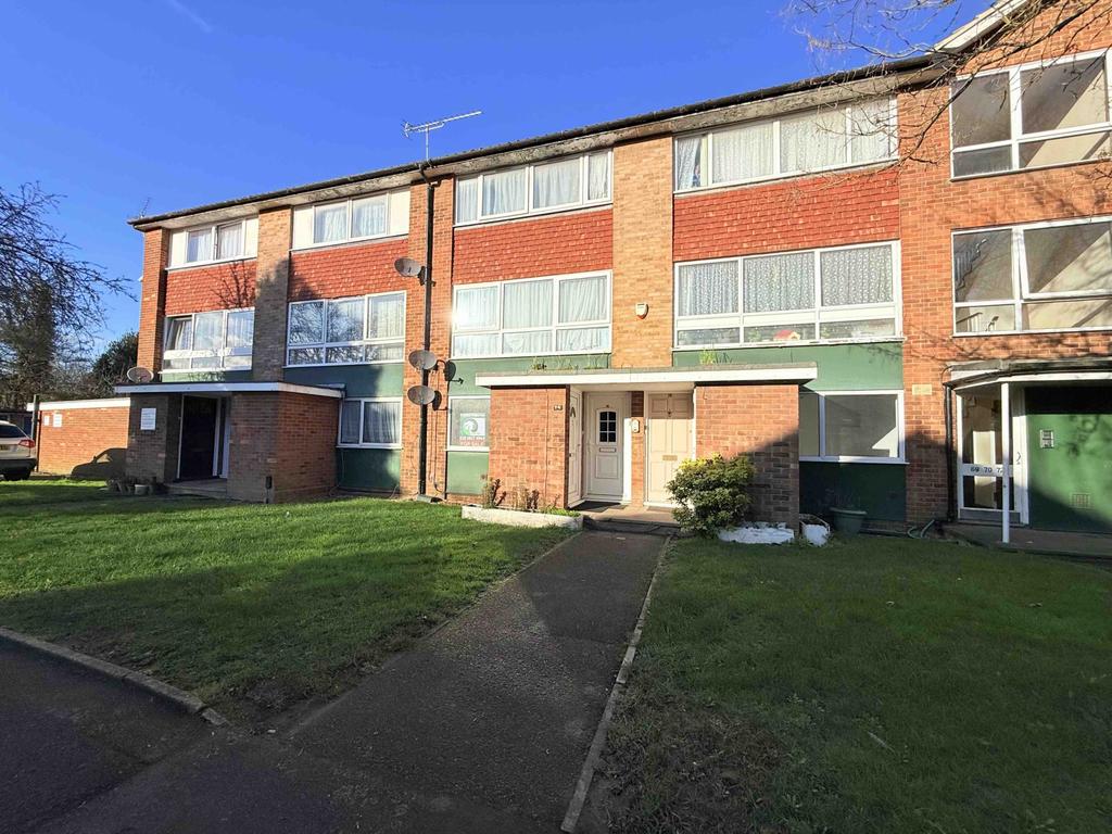 Beautiful Two bedroom, Ground Floor flat in Haye
