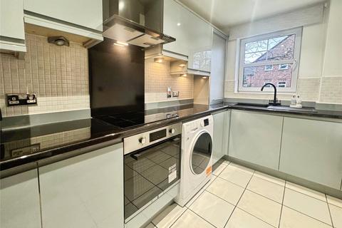 2 bedroom flat to rent, Kings Road, Greater Manchester M33