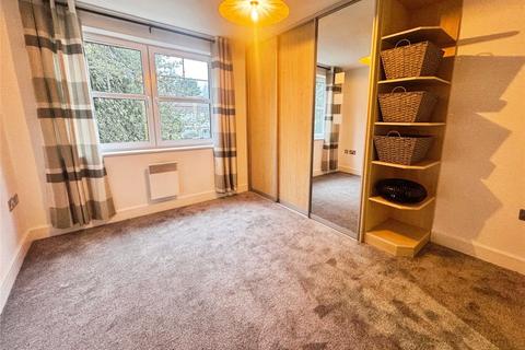 2 bedroom flat to rent, Kings Road, Greater Manchester M33