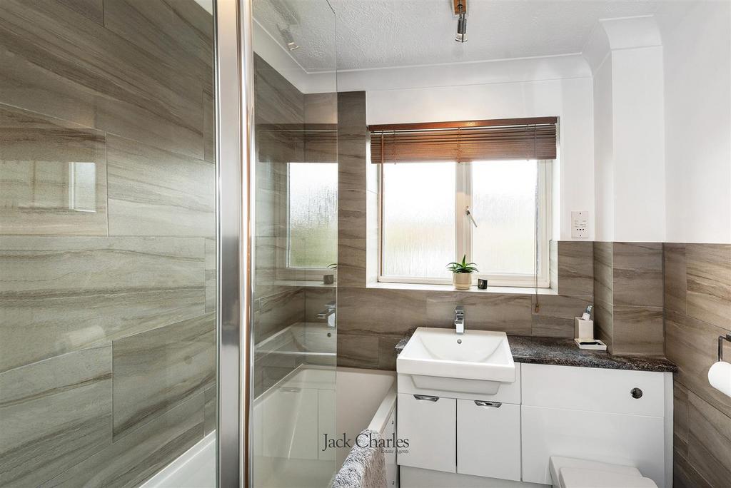 118 Douglas Rd, TN9 2 UE 010.jpg
