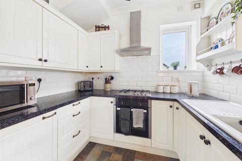 3 bedroom end of terrace house for sale, Lewis Place, Porthcawl CF36