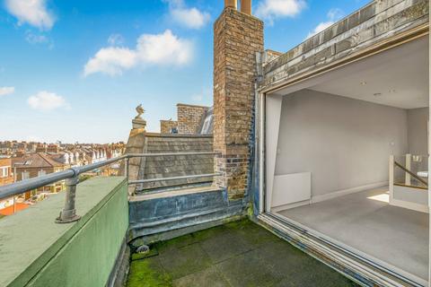 3 bedroom flat to rent, Lower Richmond Road, London