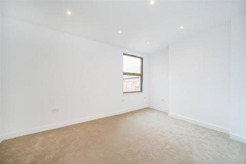 3 bedroom flat to rent, Cricklewood Broadway, London NW2