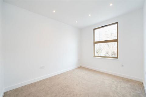 3 bedroom flat to rent, Cricklewood Broadway, London NW2