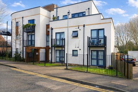 1 bedroom ground floor flat for sale, Chandos Parade, Buckingham Road, Canons Park, Middlesex HA8 6DX