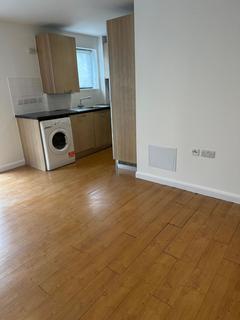 1 bedroom ground floor flat for sale, Chandos Parade, Buckingham Road, Canons Park, Middlesex HA8 6DX