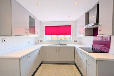 4 bedroom detached house for sale, ALDWYCH CROFT, NEW WALTHAM