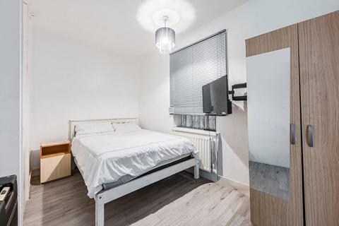3 bedroom flat to rent, St Donatts Road, Brockley, London, SE14