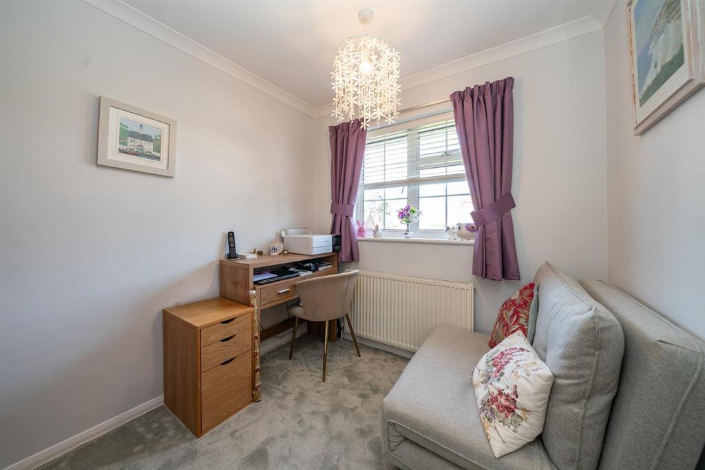 Bedroom 3/ Office