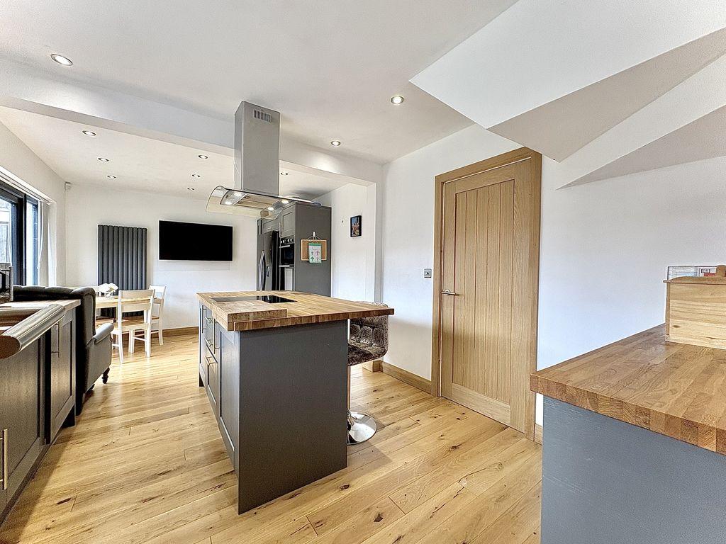 Dining kitchen