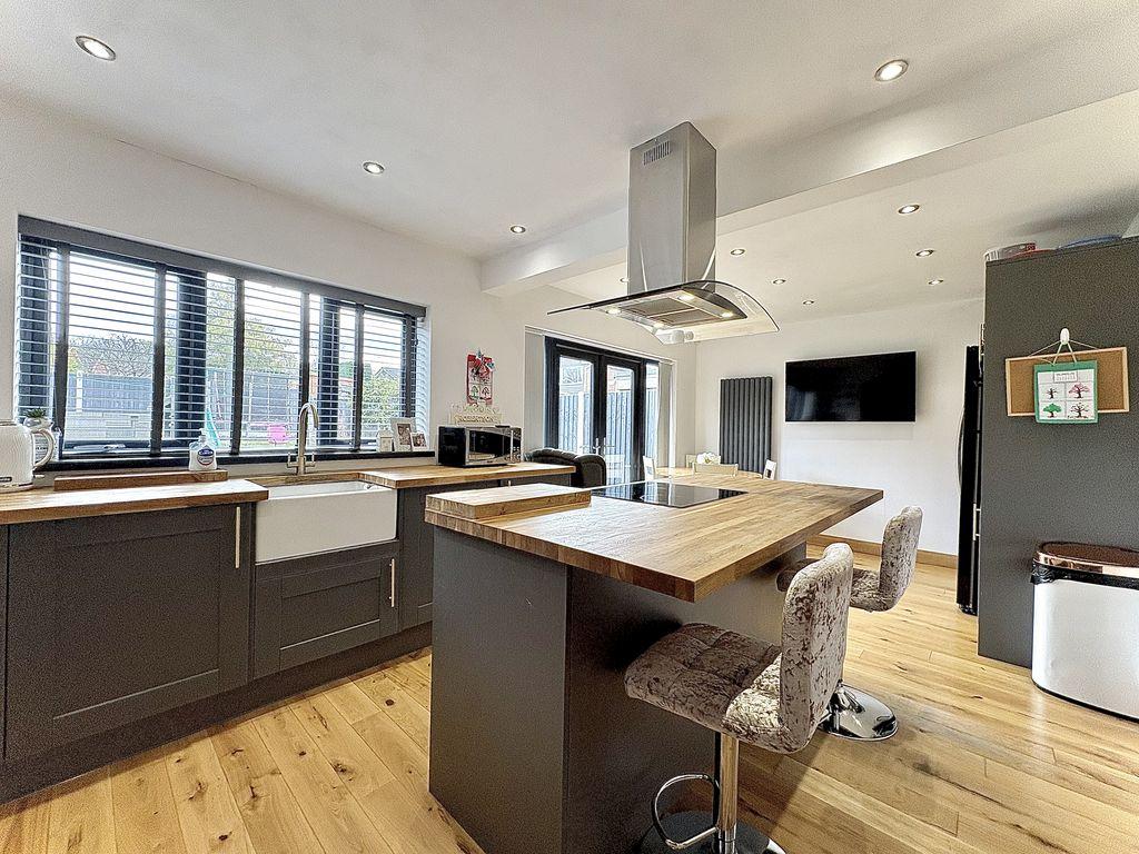 Dining kitchen