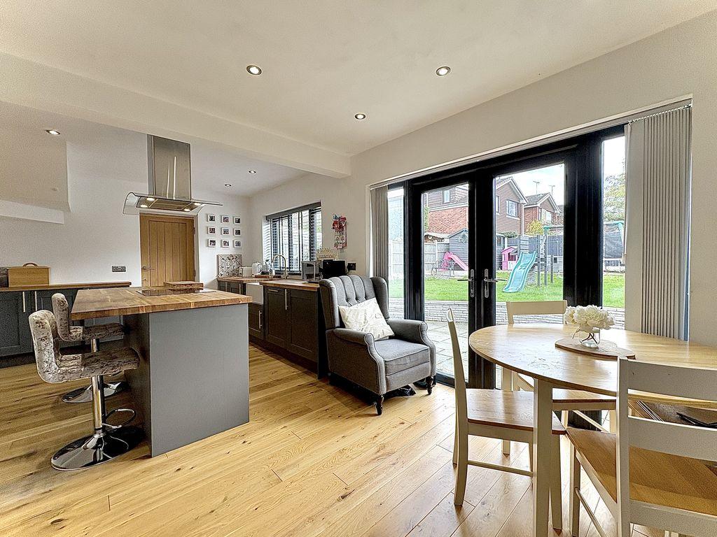 Dining kitchen