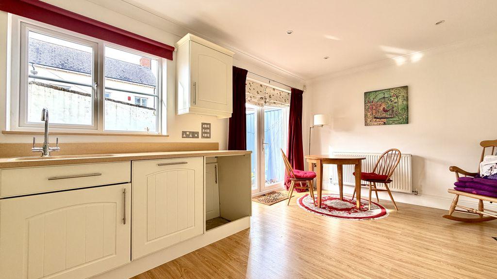 Kitchen/Dining Area