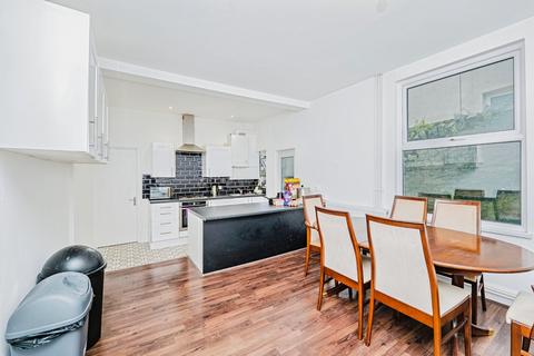4 bedroom terraced house for sale, Tynewydd Road, Barry, CF62