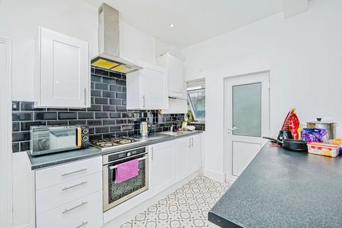 4 bedroom terraced house for sale, Tynewydd Road, Barry, CF62