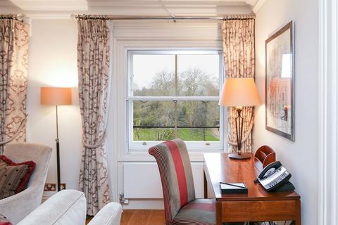 2 bedroom duplex to rent, Hyde Park Gate, London SW7