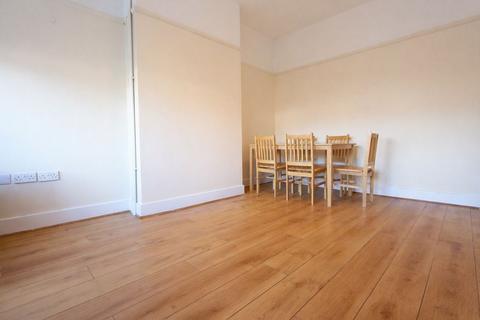 4 bedroom house to rent, 4 Bedroom House - Wood Green N22