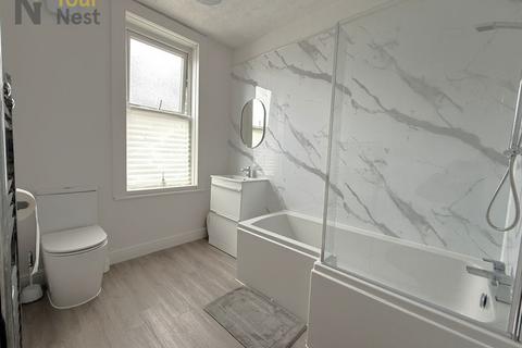 3 bedroom apartment to rent, Argie Road, Burley, Leeds, LS4 2RD