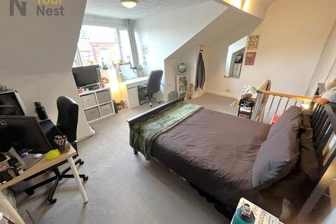 3 bedroom apartment to rent, Argie Road, Burley, Leeds, LS4 2RD
