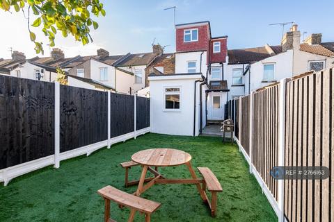 1 bedroom in a house share to rent, Cowper Road, Gillingham, ME7