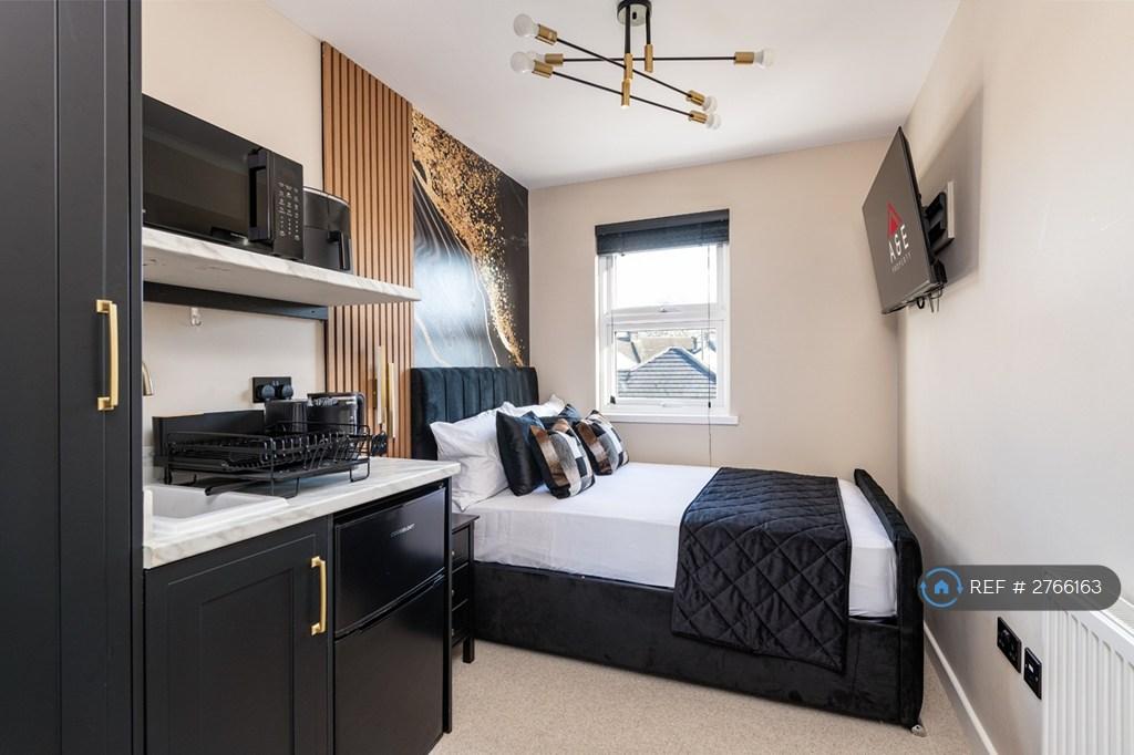 Room 3 - Kitchenette Offsuite
