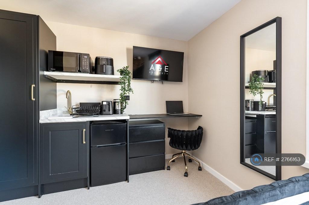 Room 5 - Kitchenette Ensuite Room
