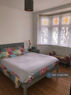 2 bedroom flat to rent, Gordon Road, London, E18
