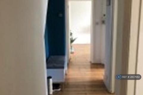 2 bedroom flat to rent, Gordon Road, London, E18