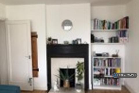 2 bedroom flat to rent, Gordon Road, London, E18