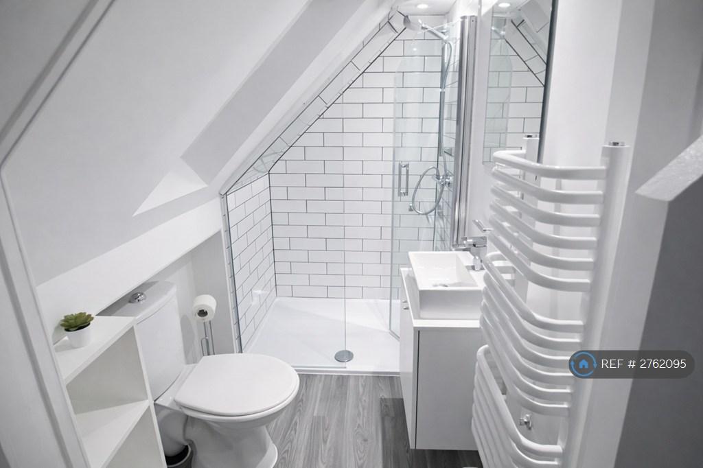 Ensuite (Bedroom 6)