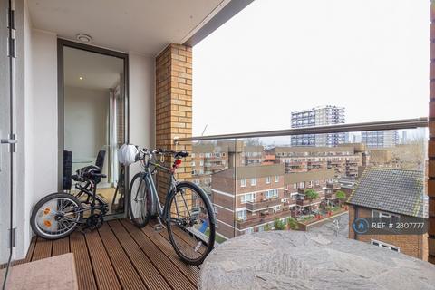 2 bedroom flat to rent, Chamberlain Court, London, SE16