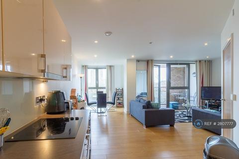 2 bedroom flat to rent, Chamberlain Court, London, SE16