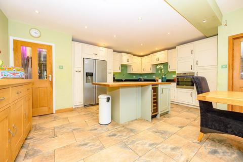 4 bedroom detached bungalow for sale, Dixons Hill Road, Welham Green